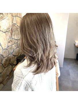 レヴォ(LeVO) ミルクティーベージュダブルカラーレイヤーカット