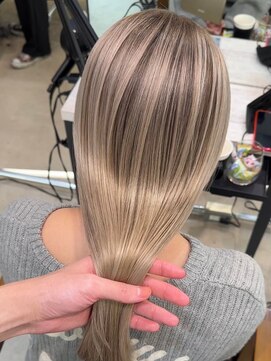 ロイス 神宮前(ROIS) 透明感ベージュカラー/ダブルカラー/ケアブリーチ[表参道駅]