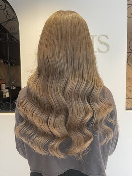 ラビスモア(Lovis moa) 魅力倍増カール/セミディ/シアーカラー/ダークアッシュ/姫カット