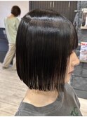切りっぱなし艶ボブ