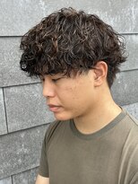 ヒュイル バイ ニアウ(Hwyl by Niau) メンズマッシュパーマ波巻きスパイラルパーマニュアンスパーマ