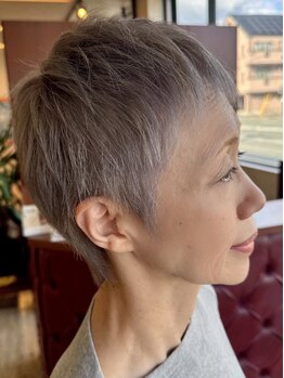 ユリアーナ(yuliana HAIR&SALON)の写真/30代～大人女性におすすめ◎気になり始めた白髪も艶のある上品な仕上がりに♪魅力を最大限に引き出します！