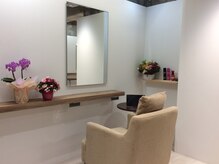 日吉エリアでは唯一☆美容室では珍しい【ソファー】に座って施術します♪カラーの待ち時間もリラックス☆