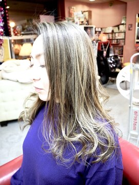 パーマネントガレージ(Parmanent Garage) 外国人風ハイトーンカラー