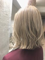 ロイジー(roijir)&nbsp;【roijir 表参道】　シースルーバング×ハイトーンカラー