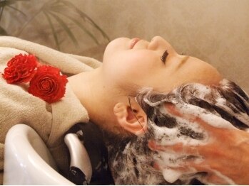スパアンドヘアユー(SPA&HAIR u)の写真/日本ホリスティックヘッドセラピー協会公認ヒーリングヘッドセラピスト在籍★こだわりの施術を体感して＊