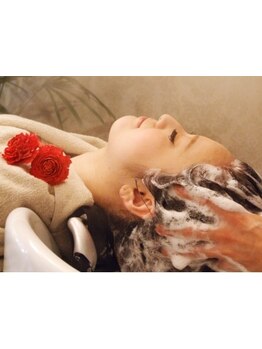 日本ホリスティックヘッドセラピー協会公認ヒーリングヘッドセラピスト在籍★こだわりの施術を体感して＊