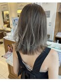 オリーブグレージュ