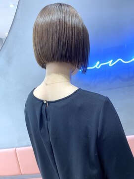 ロンドポレール 北千住(Lond polaire) 【伊勢】ぱつっとボブ/セクションカラー/ペールベージュ