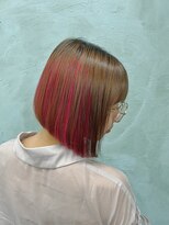 カー(KAH)&nbsp;インナーカラー　ピンク　ボブ