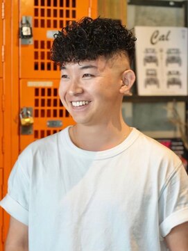 ダグラスヘア ウエストシグナル 岐阜 穂積駅(Douglas hair WEST signal) スペインカールメスキンフェード