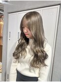 オリーブベージュ