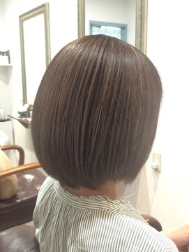 ヘアー グリーン(hair green) 30代40代50代/白髪ぼかしハイライト/脱白髪染め/ミニボブ