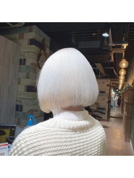 ジルバイジゼル(JILL by GiseL) 中世ウルフ/メンズウルフ/ハイトーン/ダブルカラー/ホワイト