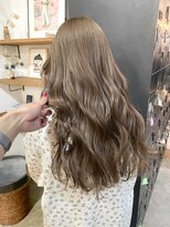 ヘアーアイストゥーレ(HAIR ICI TRE)&nbsp;ワンブリーチで叶えるベージュカラー担当渡辺聖
