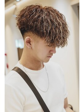 ルーストデラックス 京都河原町三条(ROOST dx) MEN’S/リバースセンターパート/ニュアンスパーマ/河原町
