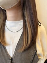 クマプラス(KUMA+)&nbsp;大人女子のインナーカラー＊透け感ベージュ×ストレートミディ