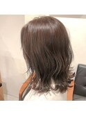 ツヤ感と透明感のあるアッシュベージュ