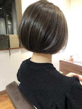 リバレッジ 広尾(Leverage) 大人柔らかグレージュ前下がりボブ