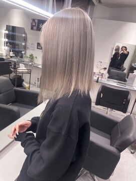 キング 枚方店(K!ng) 【枚方、高槻】ホワイトシルバー