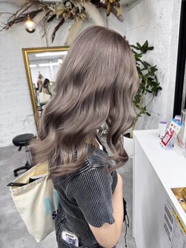 リア(riah) ダブルカラーミルクティーベージュレイヤーカット韓国ヘア