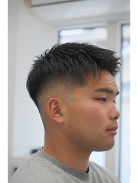 シラ(SHIRA) アップバングスタイル＋ミドルフェード