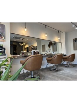 モダンなプライベート感のあるリラックスできる空間と親しみやすいスタッフで気負わずに長く通える◇