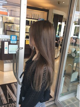 マリーインターナショナル 浦添店(MARIE INTERNATIONAL) ロングヘア顔まわりレイヤーベージュアッシュブラウン