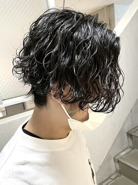 フィフス(fifth) 原宿縦落ちツイストスパイラルパーマセンターパートウルフカット