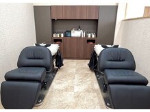 アミュー(Amyu)の雰囲気（ゆったりと寝心地のいいシャンプー台で癒し空間）