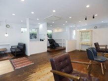 カラー つくば 天久保(KOLOR)の雰囲気（【つくば】大きな窓から光が差し込む明るい店内です♪髪質改善）