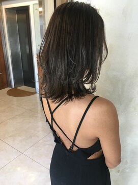 アリスバイアフロート 自由が丘(ALICe by AFLOAT) 後ろからみても可愛い☆ウルフレイヤーミディ