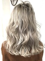 オリ(‘Oli)&nbsp;外国人風ホワイトベージュ