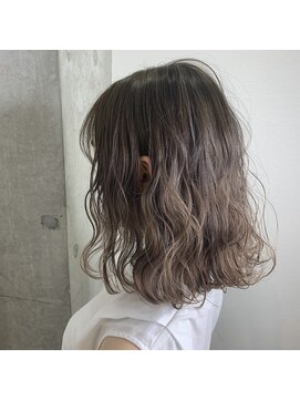 シロ(.siro) 暖色系の赤み消しカラー