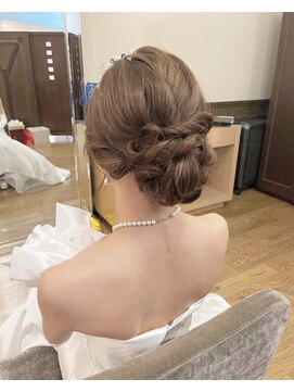パリスパート2 洋装 サイド ツイスト シンプル シニヨン ヘアアレンジ