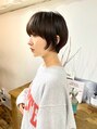 オッソ(OSSO) 挑戦しやすい丸みショートボブ。オリーブブラウンで柔らかく。
