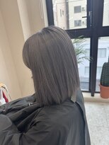 シカ 神戸三宮元町店(Cica)&nbsp;グレージュ ブリーチ 透明感 ボブ グレー 寒色 三宮 元町
