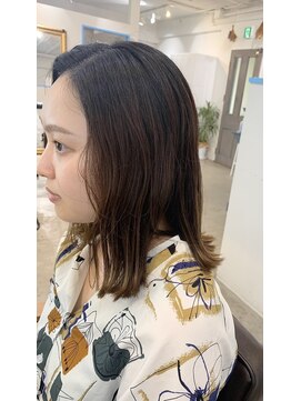 オアシス(oasis) 外はね/刈り上げ/ミディアム/ボリュームダウン