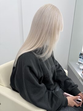 テイス 新宿(TACE) ホワイトブロンド[ネビージュ/黒髪/小顔/新宿]