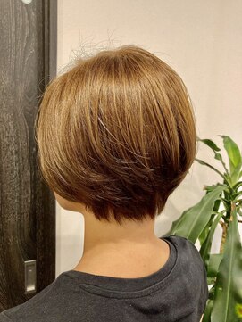 美容室 ジユウノメガミ(Jiyuno megami) 丸みショートカット