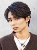 毛流れセンターパートメンズミディアム前下がりショート