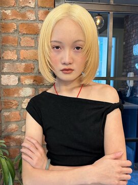 抜きっぱなしブロンドボブ