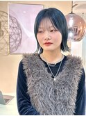 切りっぱなしボブ×ダークネイビーカラー