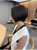 不動の人気／前下がりのショートボブで洗練されたデザインに