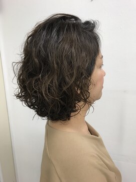 ピンナップガール pinup girl 大人の魅力を演出する重軽ボブディ