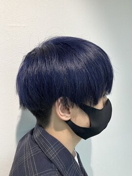 コワファーストナガサキシャンプーボーイ(COIFF1RST NAGASAKI SHAMPOO BOY) 刈り上げマッシュ×ネイビーブルー