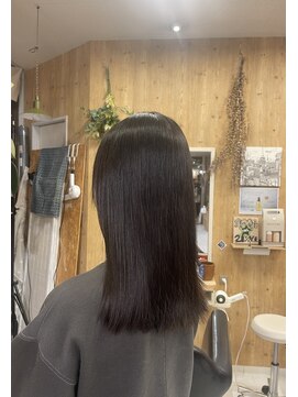 ルーミス バズヘアー(Loomis Buzzhair) ナチュラルなストレートヘア