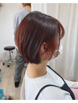 アミュー(amiu) ショートボブ/チェリーレッド/刈り上げショート