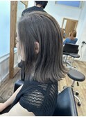 白髪ぼかしハイライトグレージュ×ぱつっとミディ