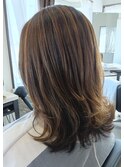 白髪ぼかしハイライト 外はねセミロング
